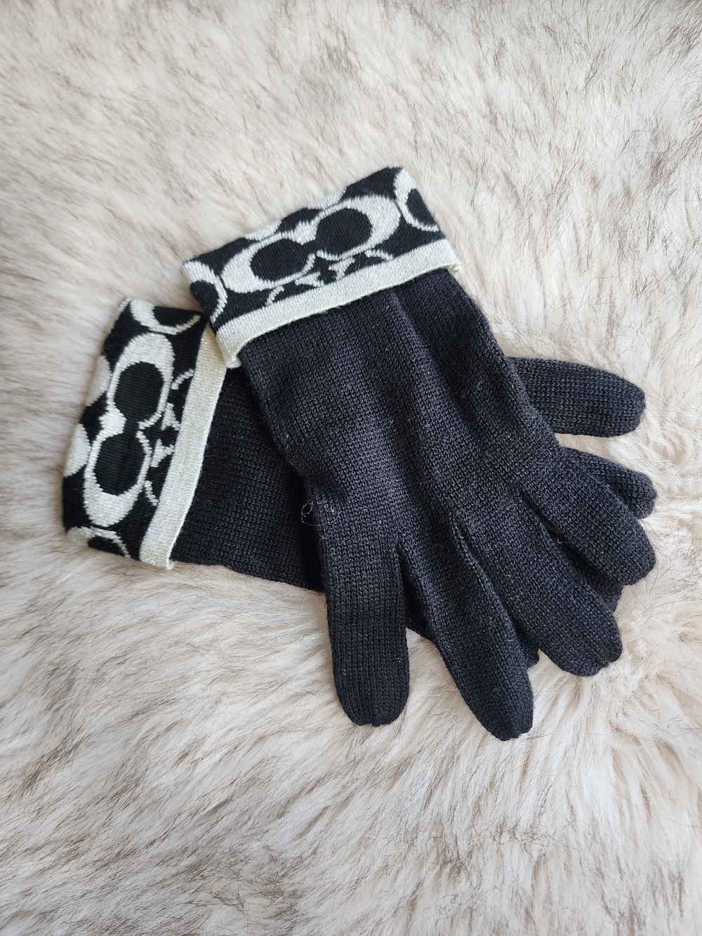 Coach Kids/small Adult Black Knit Logo Cuff Gloves